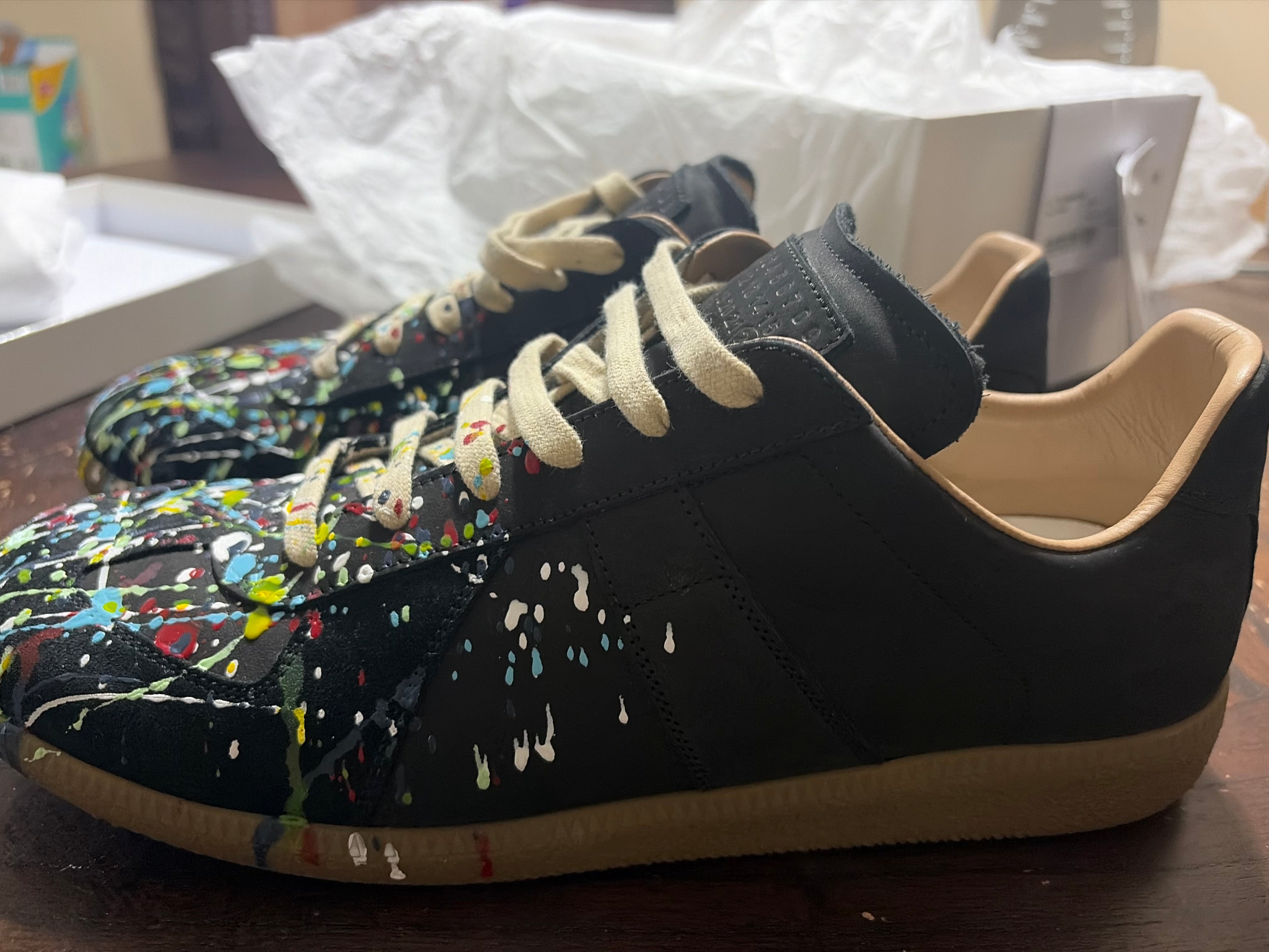 MAISON MARGIELA BLACK PAINT SPLATTER GATS