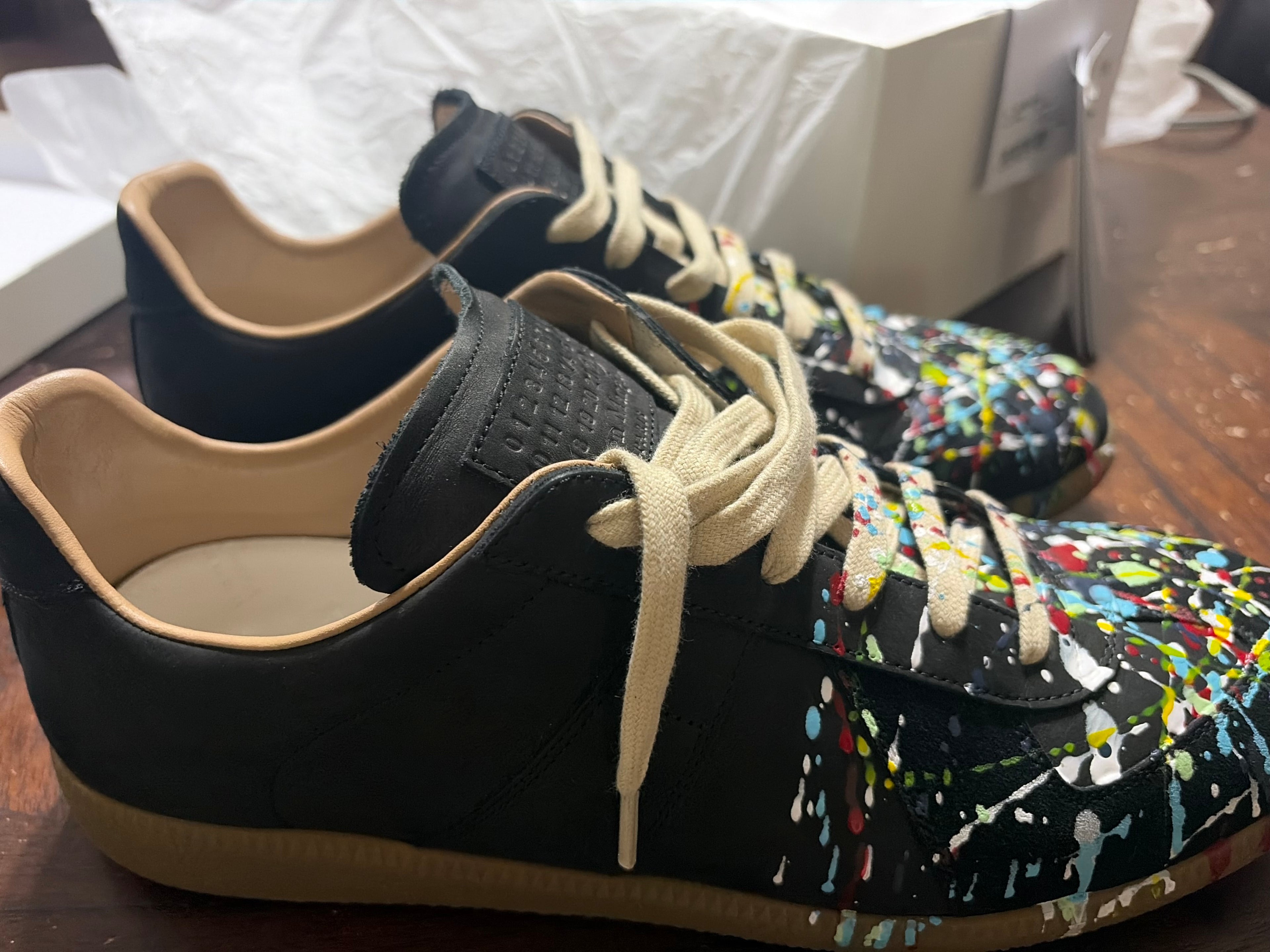 MAISON MARGIELA BLACK PAINT SPLATTER GATS